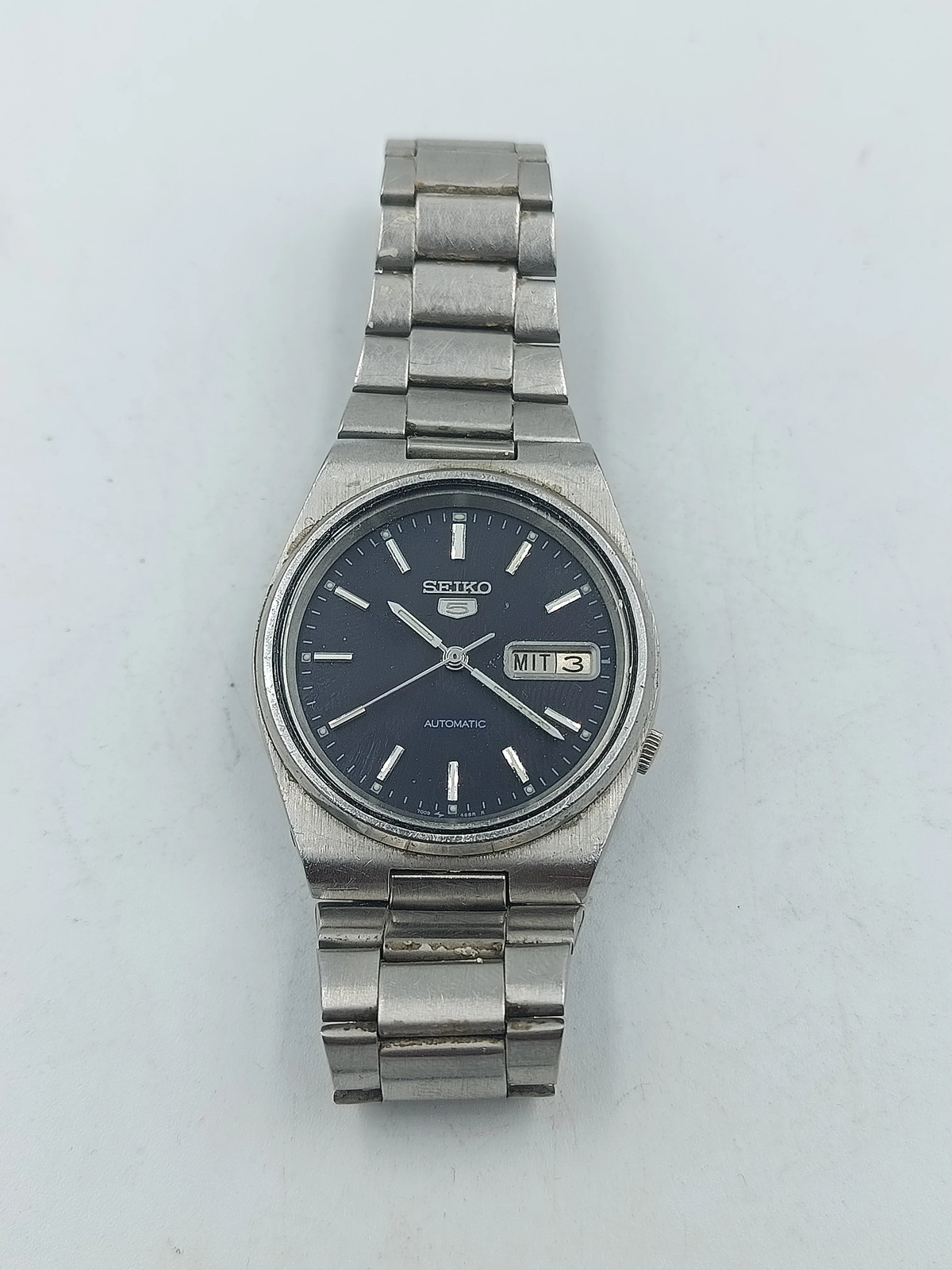 Classic Seiko 5 Automatic Watch with Stainless Steel Bracelet Classic Vintage Design