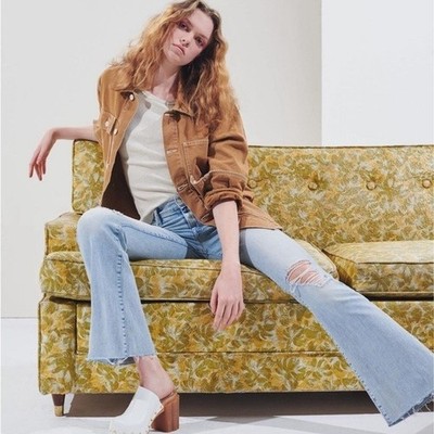 Mother Weekender fray jeans in Action Shot size 25 cropped raw hem denim