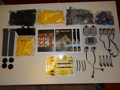 LEGO Motorized Excavator Technic (8043) komplett mit neuem Stickerbogen