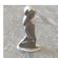 Zinnfigur gehende Frau und stehende Person un...