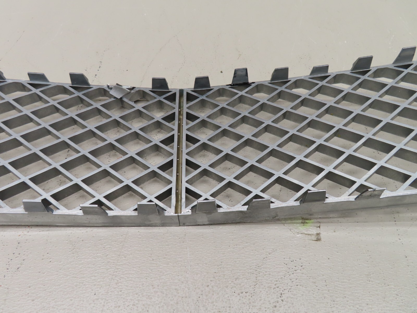 2009-2011 BENTLEY CONTINENTAL FRONT BUMPER SHELL COVER PLASTIC GRILL GRILLE OEM