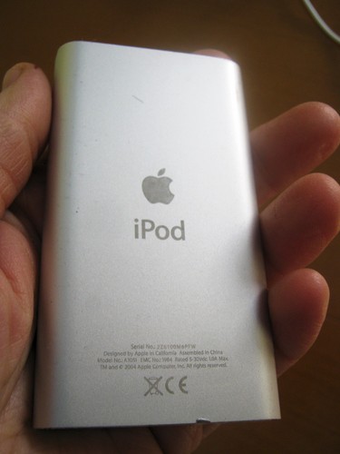 Apple iPod A1051 -used, works great, with charger and holder, Apple 2004 - Picture 4 of 12