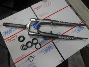 MOZO FORK USA VIBE R BRAND NEW IN BOX