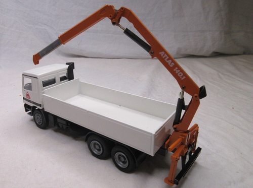 Die-cast Conrad #4099 Mercedes Benz Atlas 130.1 Crane Atlas Weyhausen - Picture 7 of 11