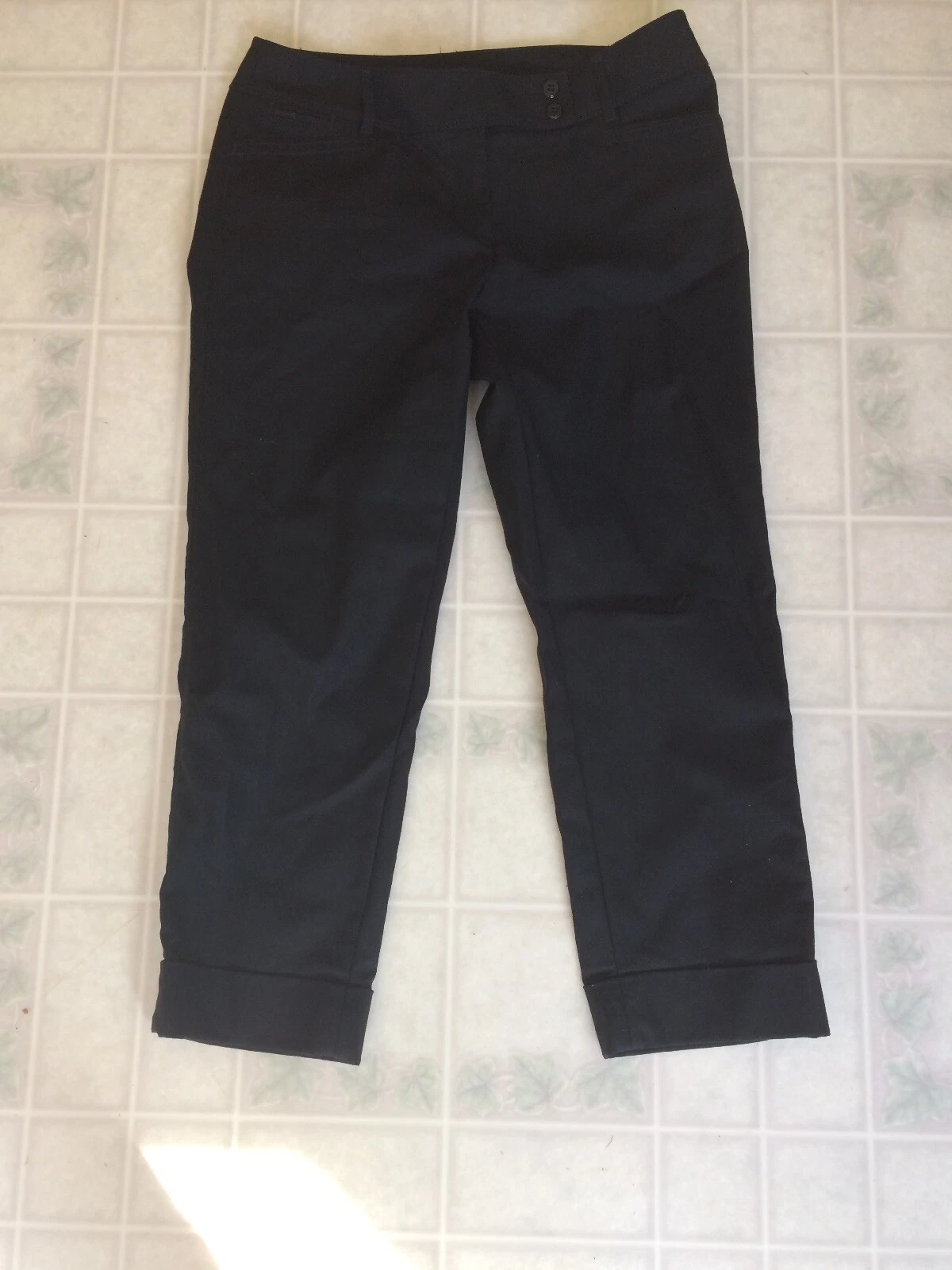 White House Black Market Perfect Form Slim Ankle Size 4 Slim Capri Cuffed