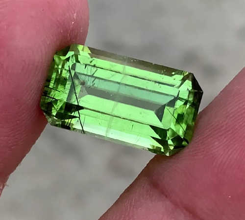VS 14.28 CT Natural Green Rutile Peridot Gemstone Emerald Cut From Pakistan - Picture 2 of 3