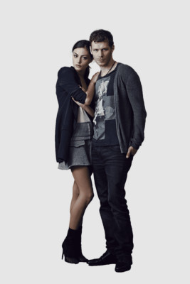 BEAUTIFUL PHEOBE TONKIN & JOSEPH MORGAN 8X10 PHOTO