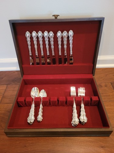 Oneida Community Beethoven Silverplate 54 Pieces, Service for 8 + 14 Utensils - Picture 2 of 7