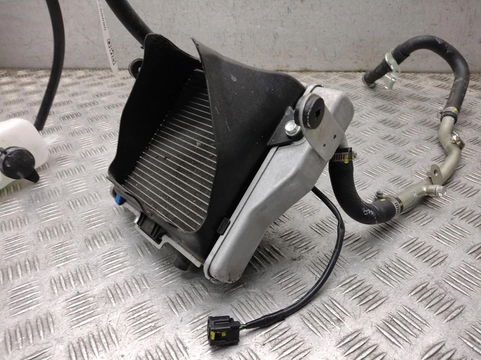 2022 HONDA NSS 350 FORZA RADIATOR — 第 3/4 张图片