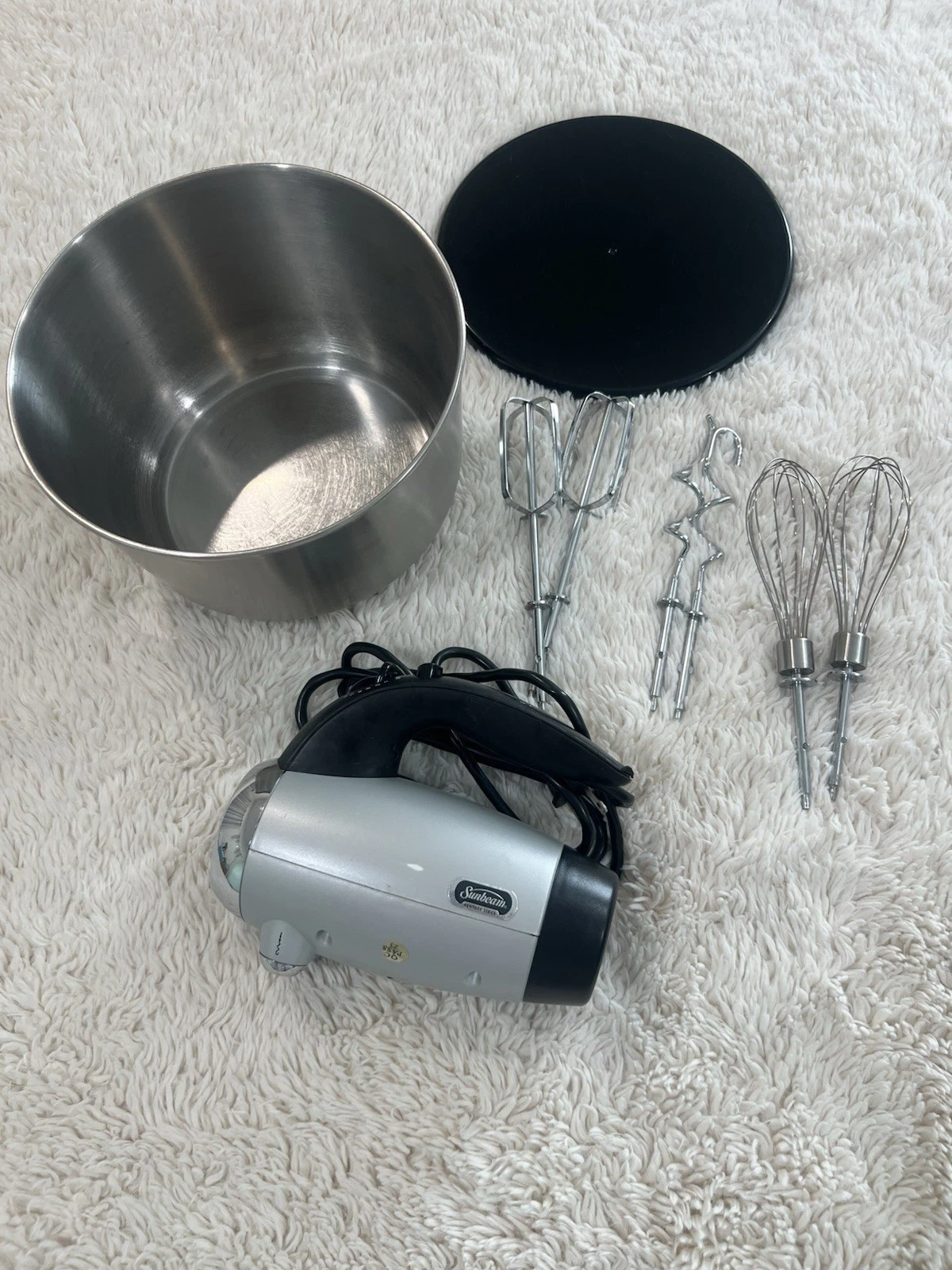 Sunbeam Heritage Series Hand Mixer 2551 Silver Black Bowl Beaters Attachments
Opens in a new window