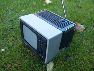 VINTAGE SOVIET USSR  PORTABLE BLACK & WHITE TV SILELIS 405D-1 WORKING