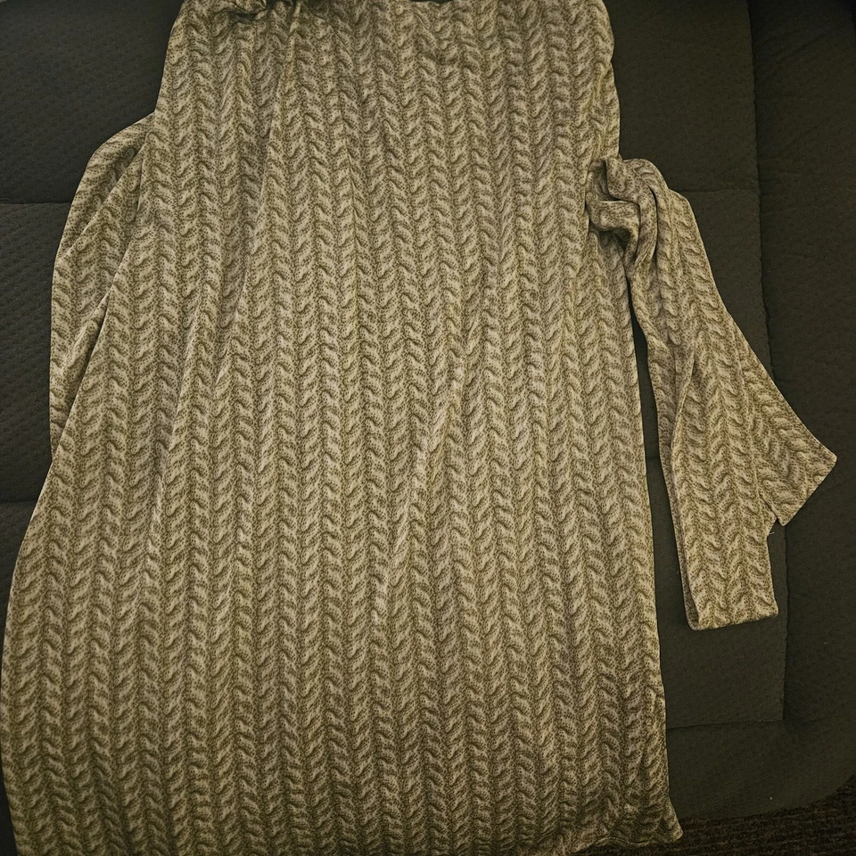 Lularoe Savannah Kaftan Wrap S/M ¡Nuevo con etiquetas! Foto 2 de 4