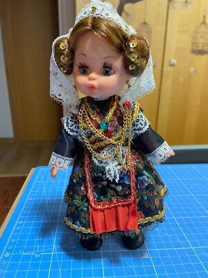 MUÑECA ESPAÑOLA, VESTIDA CON EL TRAJE TÍPICO DE CHARRA, DE