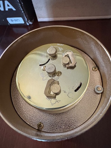 Orologio vintage Bulova Lady Liberty a monete impilato carica viaggio con sveglia nuovo con scatola - Foto 5 di 8