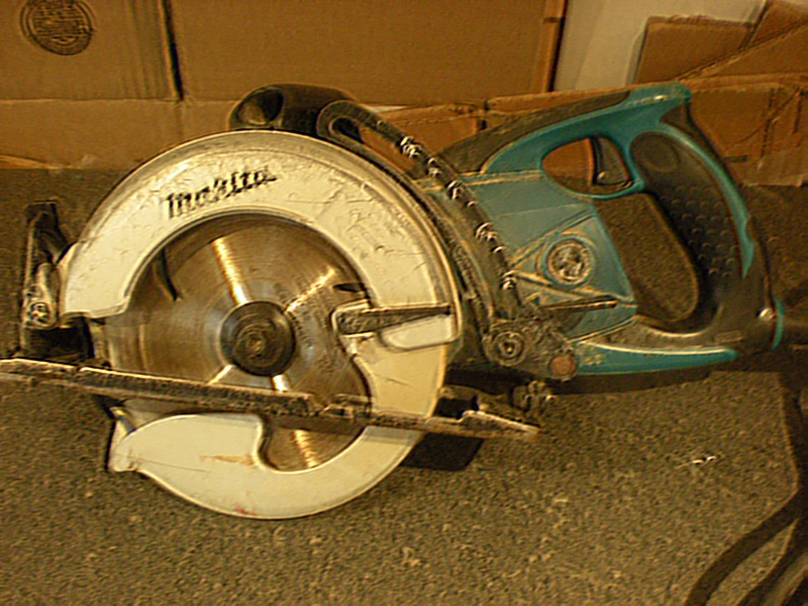 MAKITA CORDED WORM DRIVE CIRCULAR SAW 15 AMP SAW 5477NB 30.11 eBay