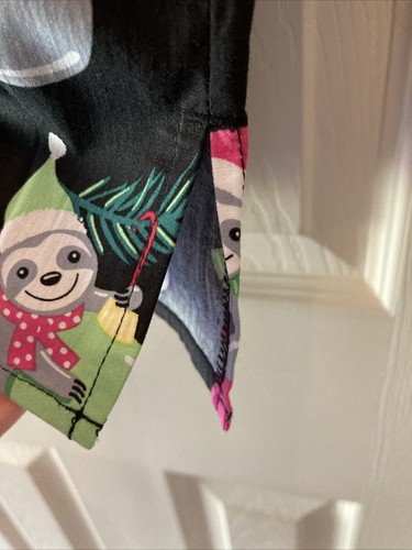 Zoe & Chloe Scrub Top Size Small Christmas SLOTHS NEW W TAGS - Picture 10 of 13