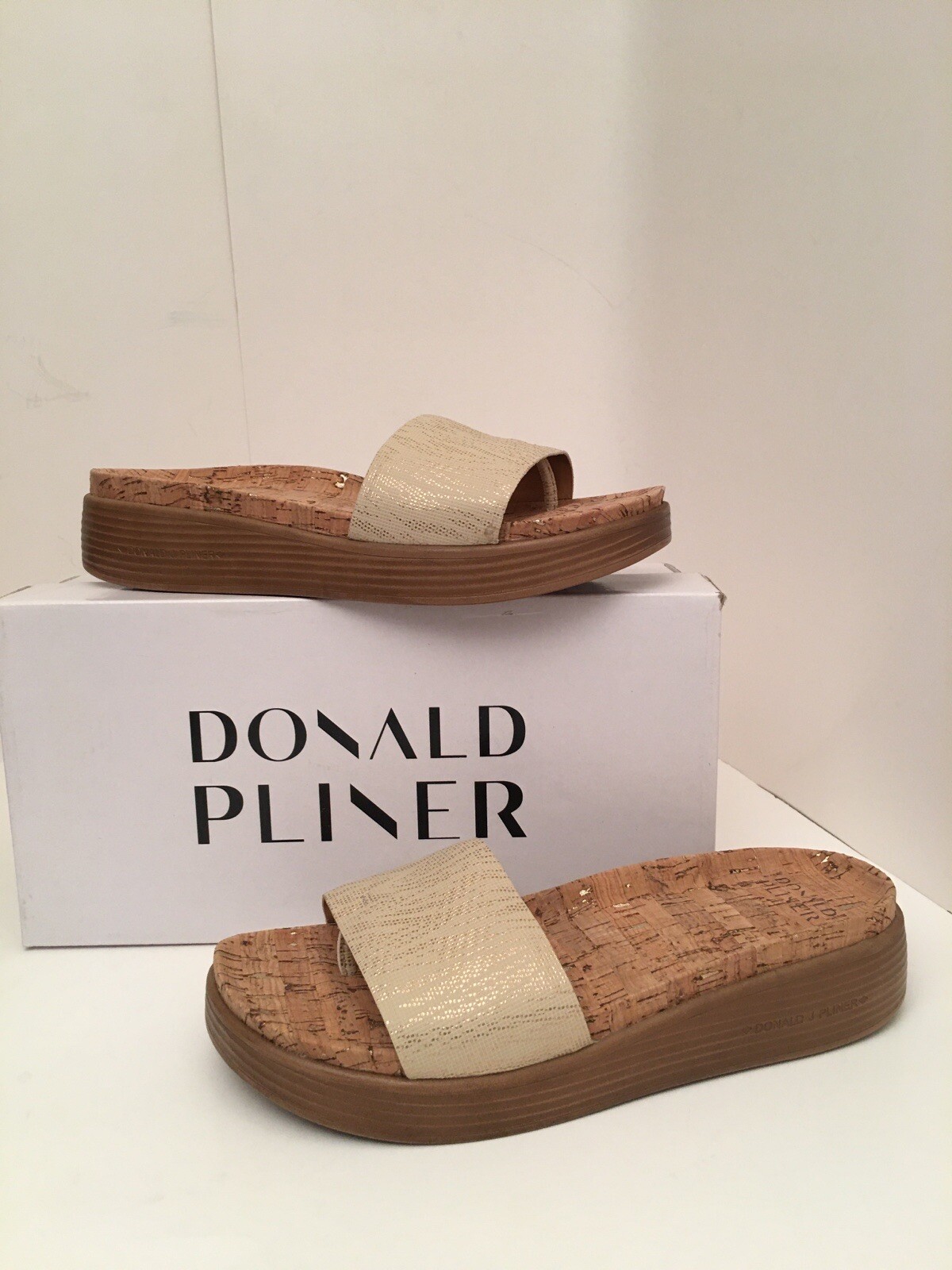 donald pliner thong sandals