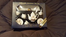 M.J. Hummel, Reutter Porzellan Miniature Child Tea Set-Germany