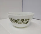 Pyrex Crazy Daisy Spring Blossom 402 Mixing Bowl 1 1/2 Qt 1.5 GREEN Flowers Vtg