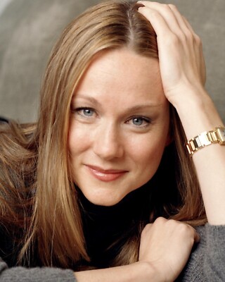 LAURA LINNEY 8x10 PHOTO *