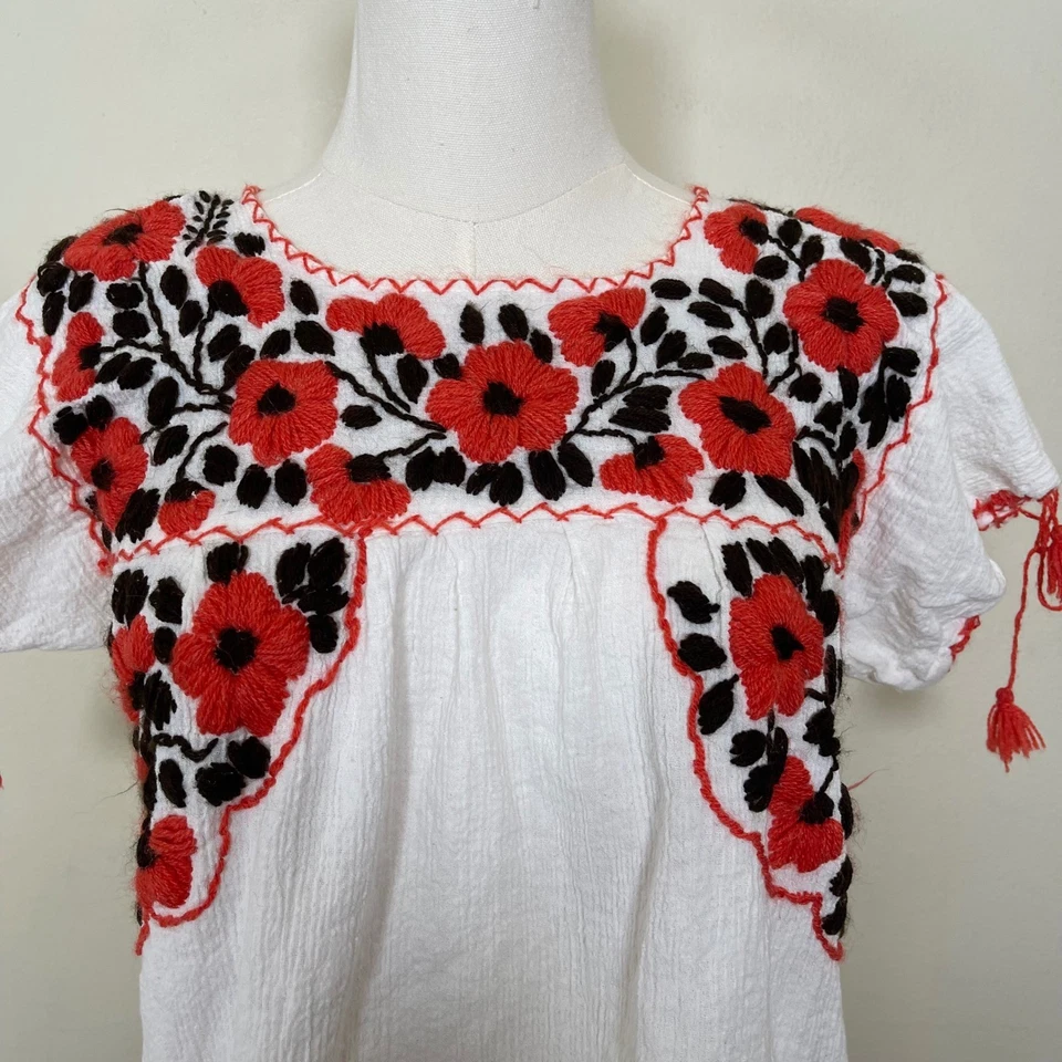 Vinatge Oaxacan White Embroidered Floral Tunic Peasant Blouse S Tassels Mexican - Image 2 of 4