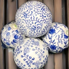 Balls!!! Porcelain Blue And White CHINES SYYLE  Set Of 5. Decorative Orbs R200