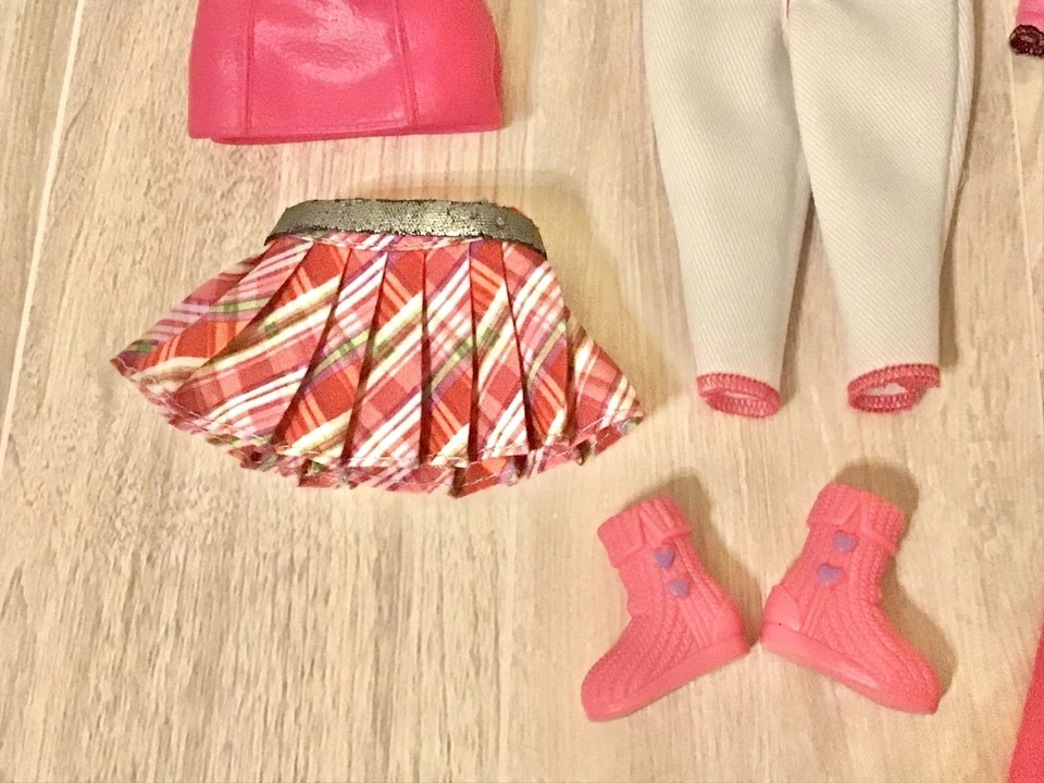 Lote Ropa y Accesorios Muñeca Barbie Surtido Moderno Años 2010 Algunas Fashionistas Foto 4 de 4