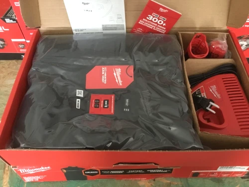 Milwaukee M12 3XL Black AXIS Heated Vest Kit M300B-213X - product listing photo