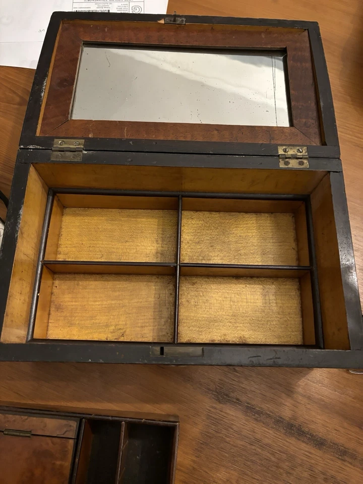 Antigua caja de costura con incrustaciones Burl caja de baratijas carrito de té de madera de burlón Foto 3 de 4