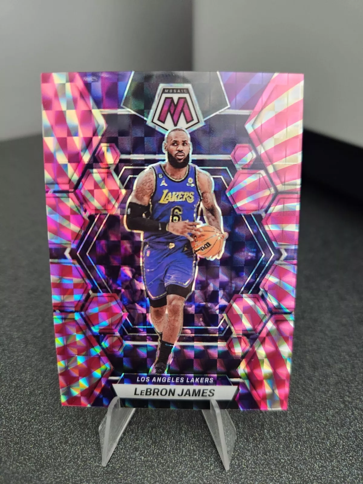 2022-23 Mosaic Pink Swirl FOTL LeBron James 02/20 Lakers SP