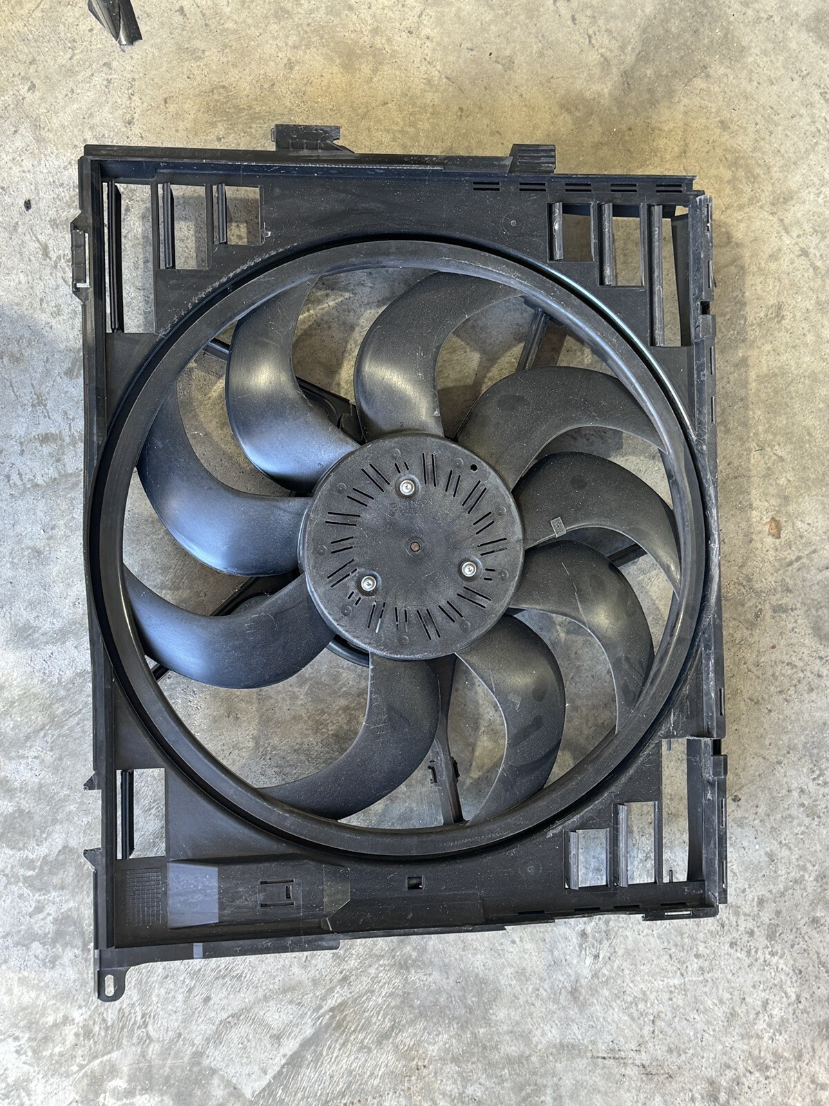 BMW i8 I12 I15 Front Radiator Cooling Fan and Shroud Assembly 2014 - 2020 Oem