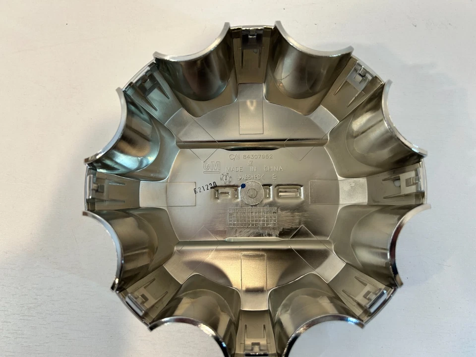 2021-2024 GMC Sierra Denali 2500 3500 HD Chrome Center Cap OEM   84307952 - Image 3 of 4