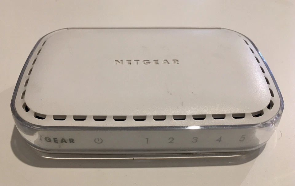Netgear FS605 v3 10/100 MBit/s Fast Ethernet Switch 5 Port 