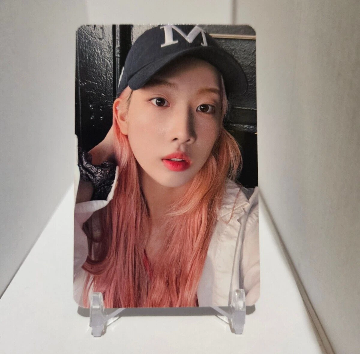 Kim Lip - Loonaverse POB photocard photocard