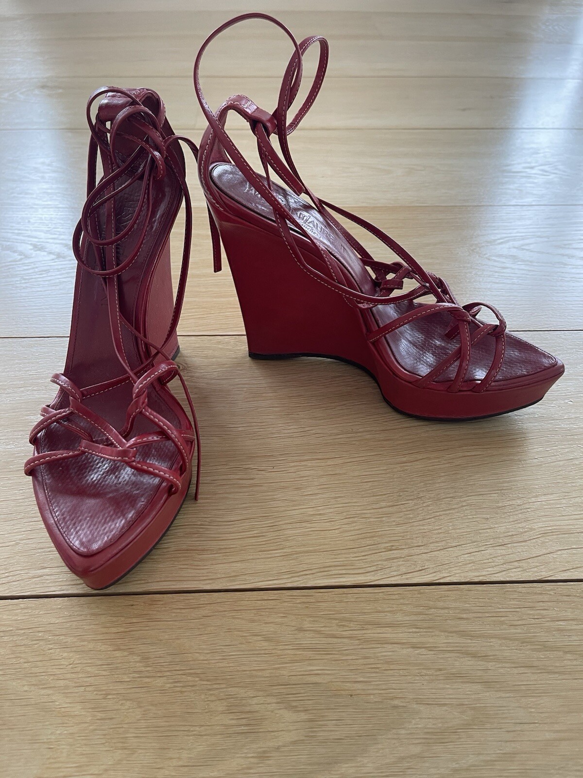 YVES SAINT LAURENT Sandali con zeppa e cinturino rosso vino taglia 38 (UK5)