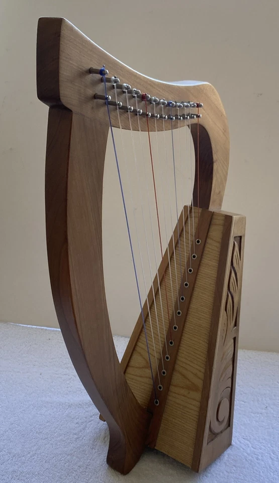 12 String Harp, Celtic Irish  Natural Solid  Wood Traditional. VG+ Condition. - Image 3 of 4