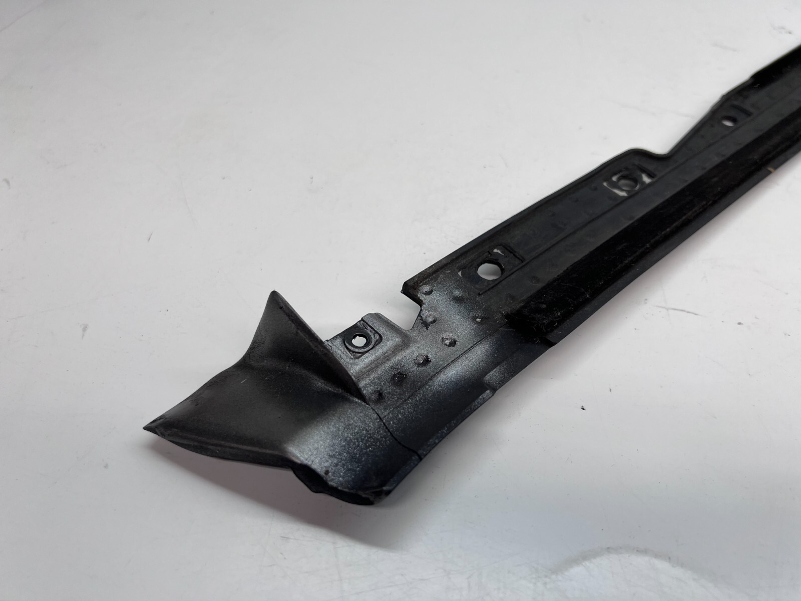 LAMBORGHINI HURACAN LP610 DRIVER LEFT WINDOW SEAL WEATHERSTRIP OEM 4T0837477