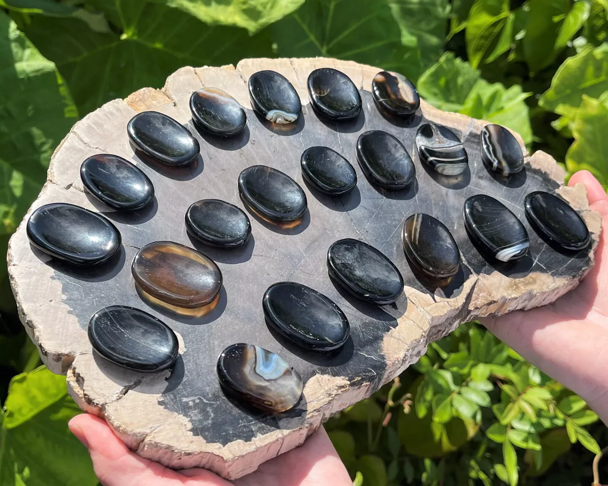 Black onyx palm on sale stone