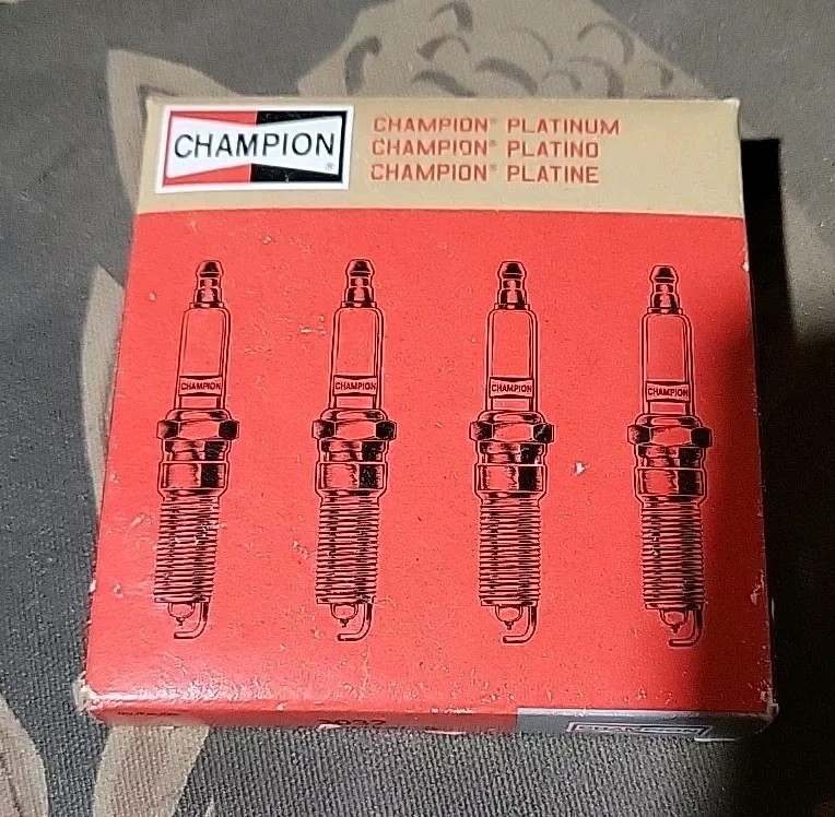 Spark Plugs Champion Platinum Spark Plug 3032 QTY 4