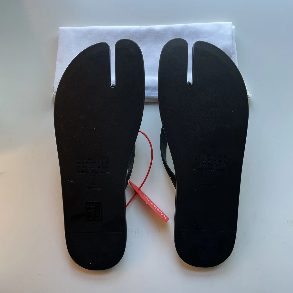 MAISON MARGIELA Tabi Black Leather Slip On Slide Sandals Flip Flops Size 44 NEW