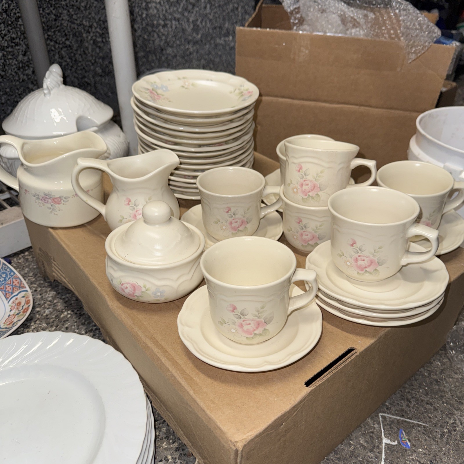 32 pc Tea Rose Pfaltzgraff set. Read below. 7 are chipped. Priced as a 25 pc set