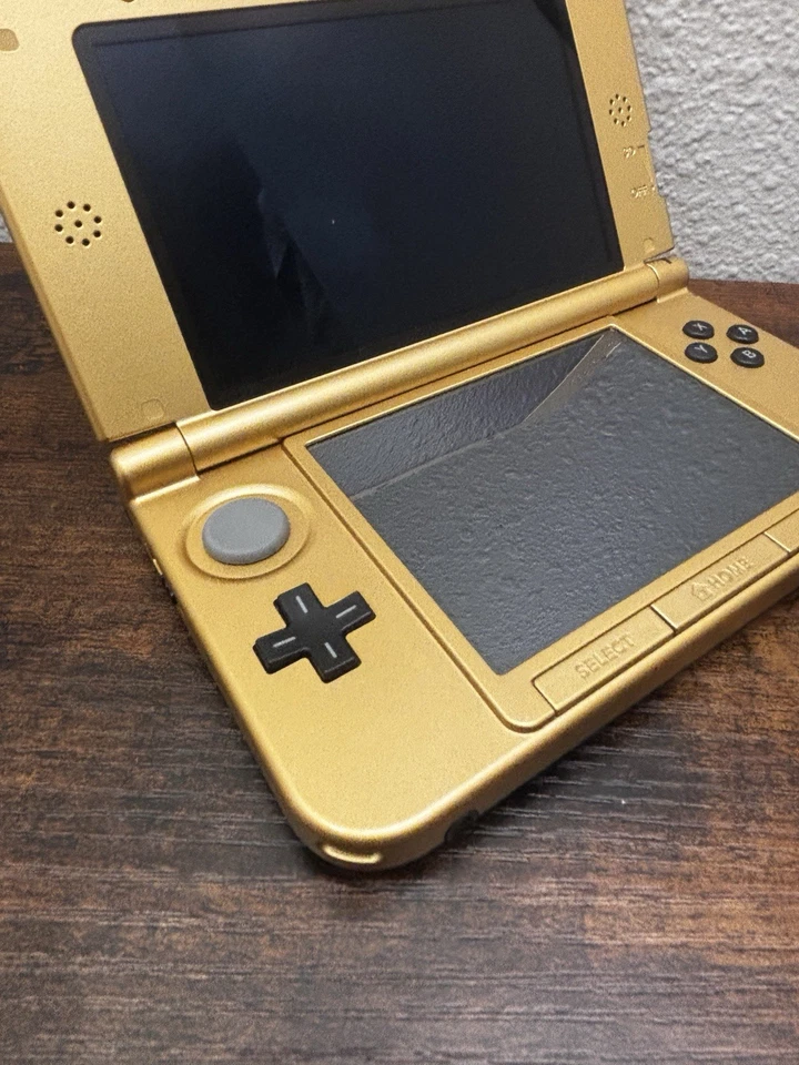 Nintendo 3DS XL Gold Zelda Edition -Tested- Charger, Stylus Included - Image 3 of 4