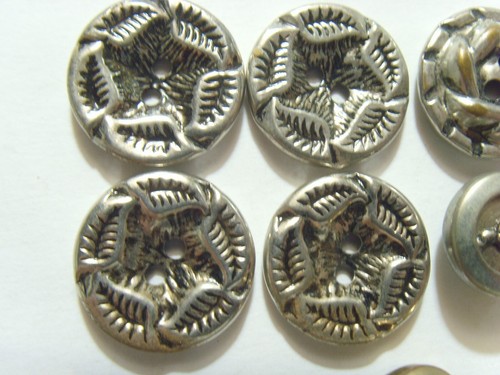 10 vintage metal assorted designs collector buttons lot 52414 - Picture 6 of 7