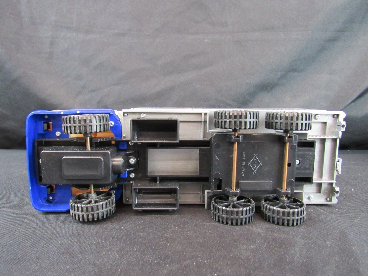 Vintage Daiya Japan Tin & Plastic Isuzu Friction Delivery Truck 12