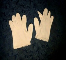 LOVELY CRESCENDOE 1950'S BEIGE COTTON DAY GLOVES-SZ 6.5-SCALLOPED WRISTS-MINTY
