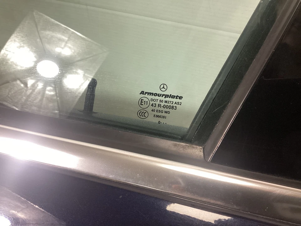 2008 - 2014 MERCEDES BENZ C300 DRIVER LEFT SIDE FRONT DOOR W/ DOOR PANEL OEM . Foto 3 de 4