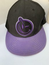 Gorra Yums Shoe Bomb New Era 5950 negra púrpura talla 7 3/8