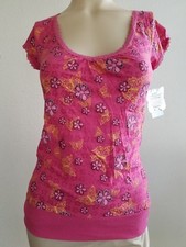 cap sleeves fashion blouse. Lace detail on V neckline  sleeves. Keyhole back. S