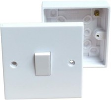 SINGLE WALL LIGHT SWITCH 1 GANG SOCKET PLUG AND BOX WHITE PLASTIC SQUARE 16mm