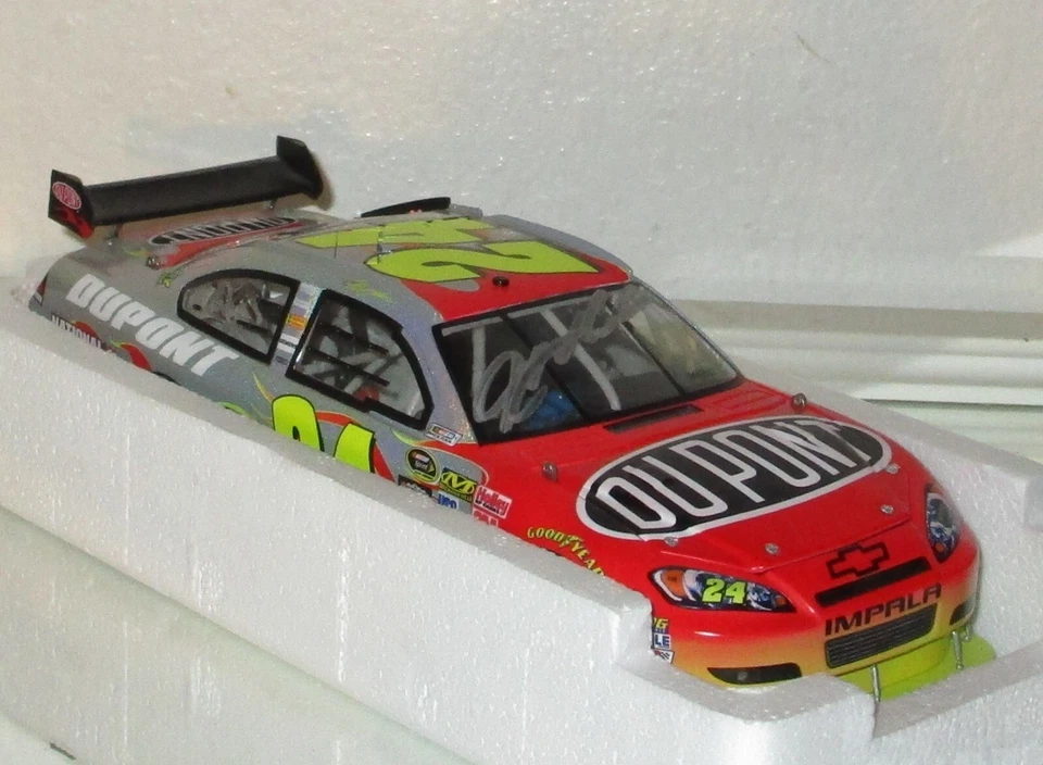 Jeff Gordon #24 Dupont 2010 autografiado flashcoat auto plateado #1308/1323 con certificado de autenticidad Foto 4 de 4